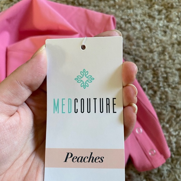 Med Couture Peaches Raglan Scrubs Top - Picture 4 of 5